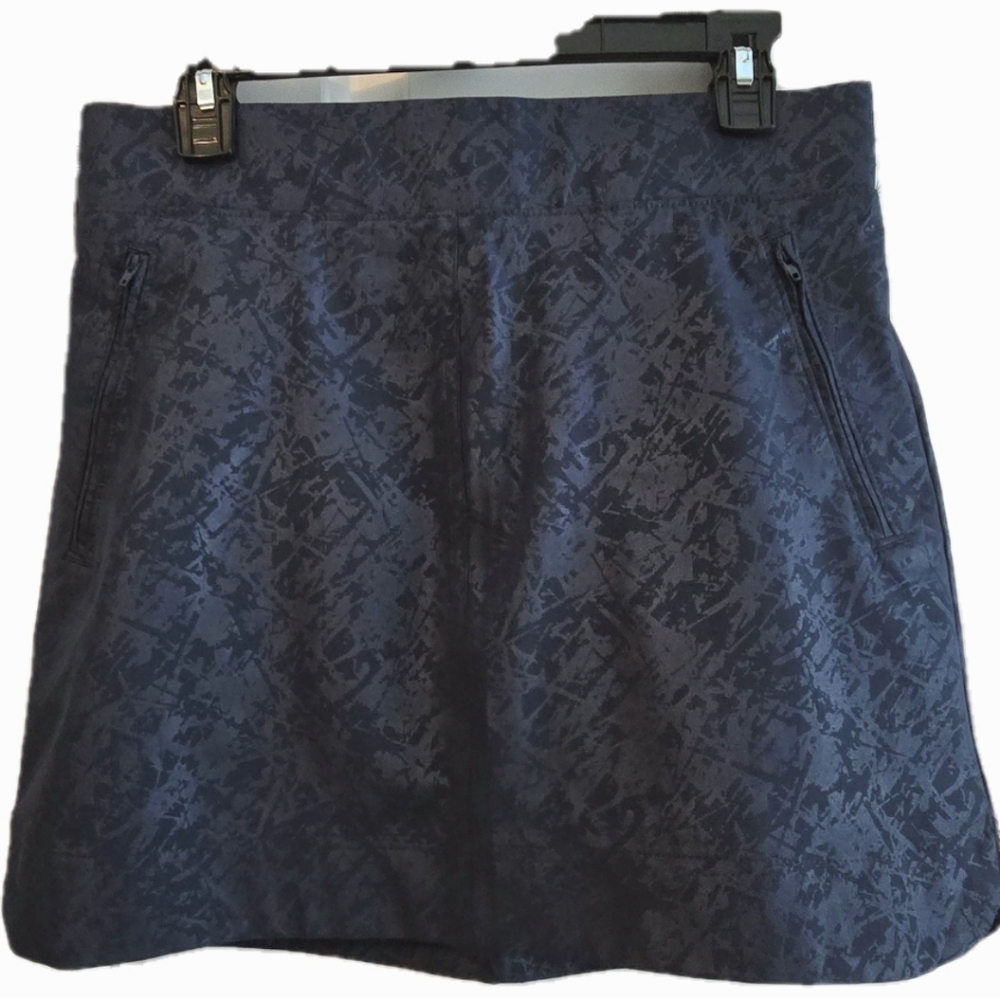 Embossed Orvis pull on skort